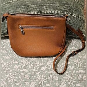 Classic Tan Crossbody Bag – Sleek Everyday Style